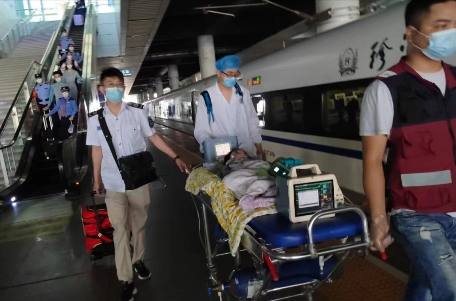 塔城高铁转运公司